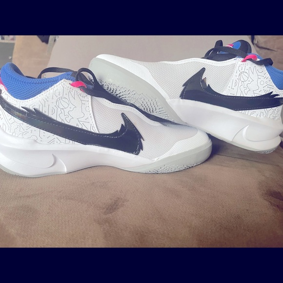 Brand new Nike hustle sneakers - Picture 1 of 5